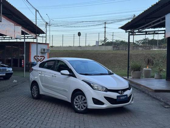 HYUNDAI HB20S 1.6 COMFORT PLUS 16V FLEX 4P MANUAL